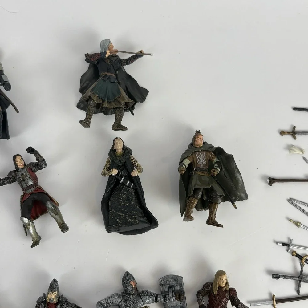 Lord Rings Middle Earth Hobbit Miniature Action Figure Lot Weapons Stands Toy
